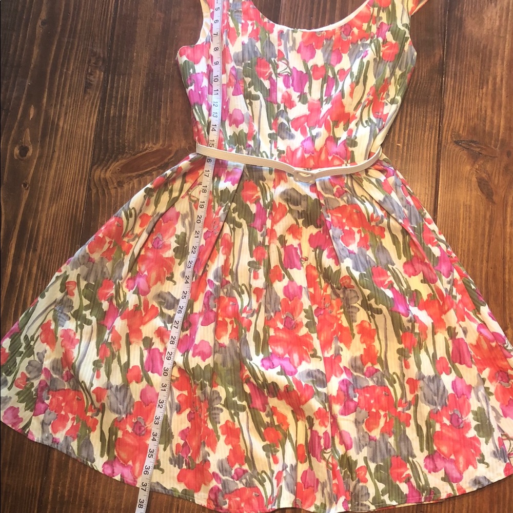 Donna Riccio Size 8 floral pleated belted dress
